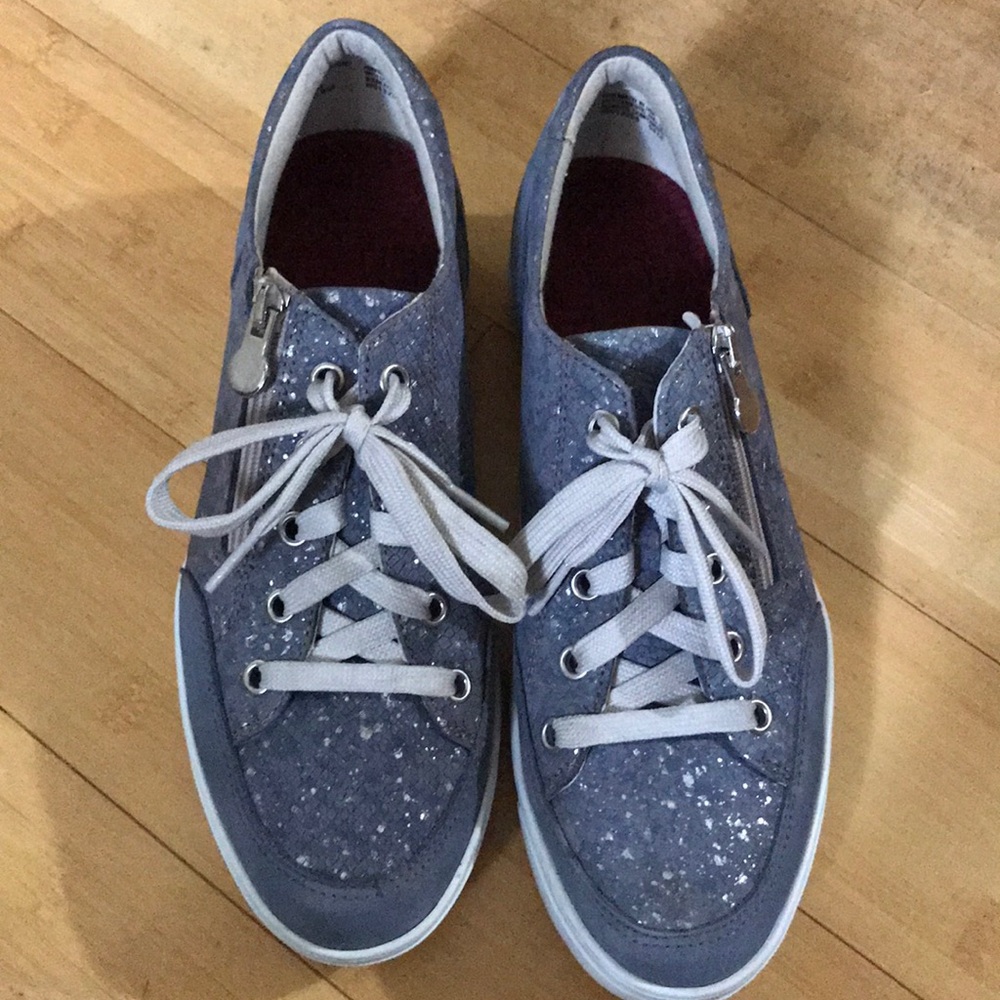 Munro Gabbie Denim sneaker sz7 zip closure